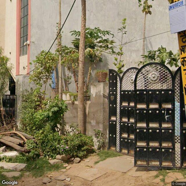 A closer look at the gate
