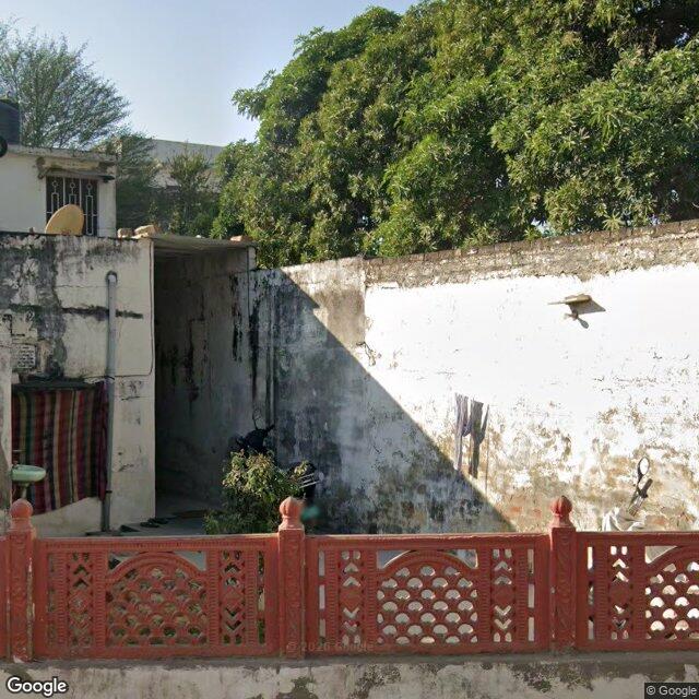 A closer look at the gate